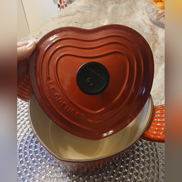 Le Creuset Red Heart-Shaped Dutch Oven - Picture 1 of 8